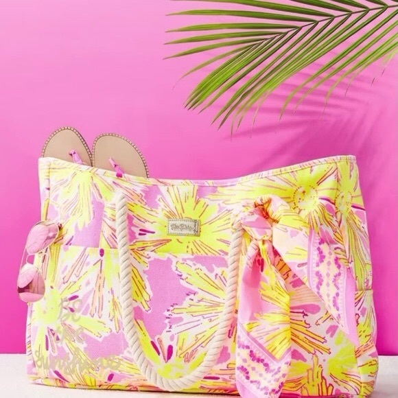 🌞 Lilly Pulitzer, "Be The Sunshine" Bursting Floral Bandana Scarf - Picture 8 of 16